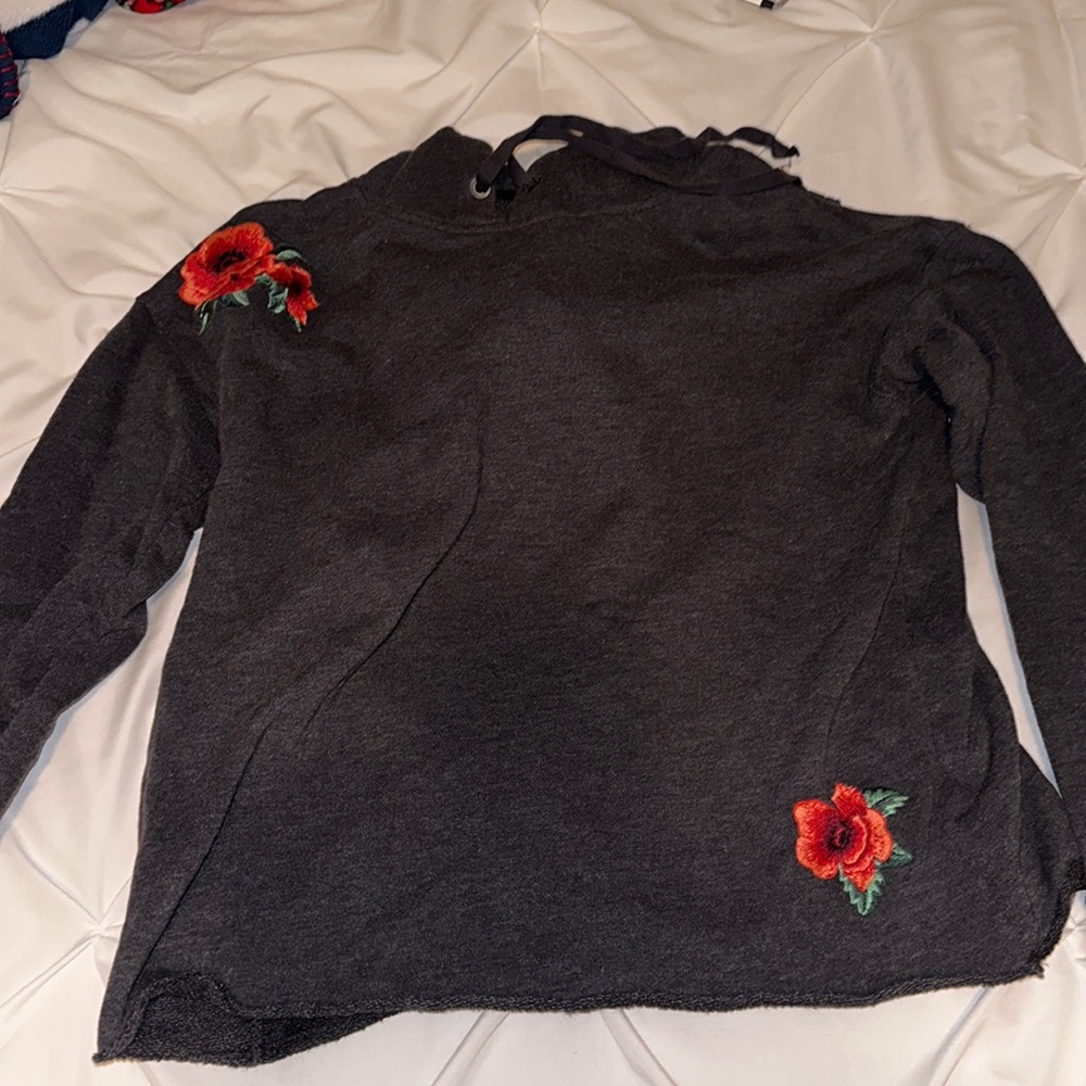 American Eagle Grey sweatshirt with roses